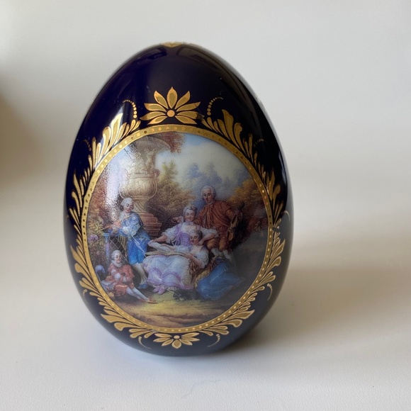 Vintage Limoges Porcelain Egg with Courting Couple Scene Gilded Collectible - Picture 6 of 12
